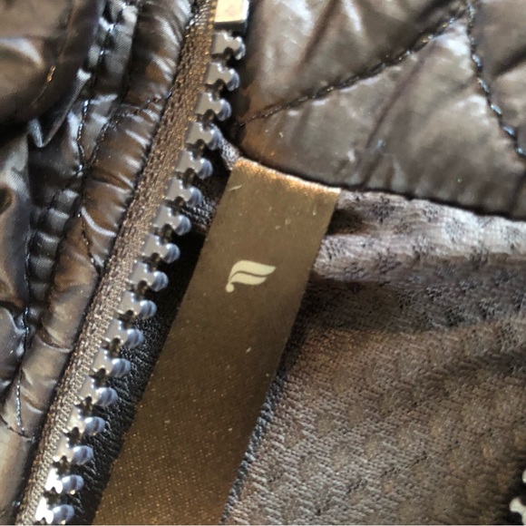 Fabletics | Navy Quilted Vest Unisex - Picture 7 of 7